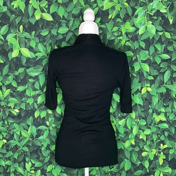 BLACK EXPRESS V-NECK TOP · SIZE S - Picture 3 of 6